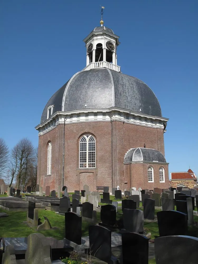 Berltsum: Berlikum, kerk foto5 2010-04-17 15.11