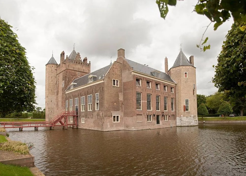 Heemskerk: 21210 Kasteel Assumburg 2