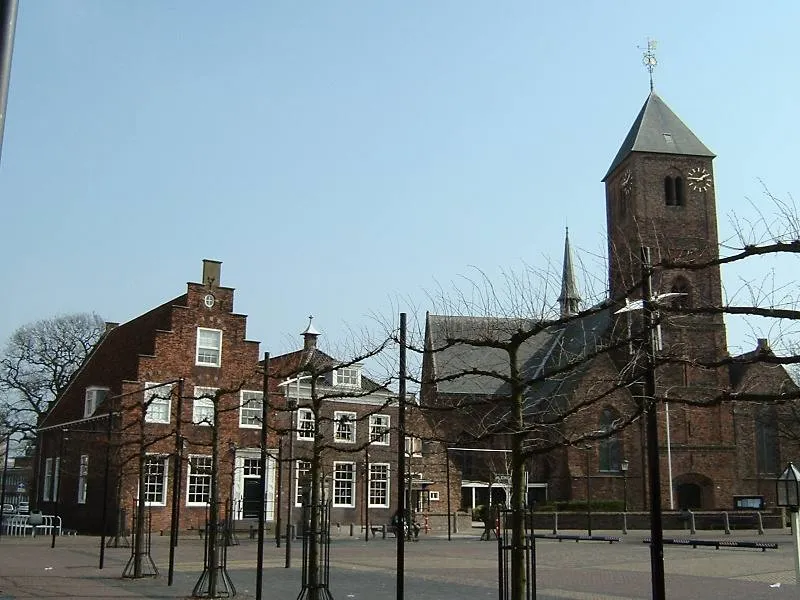 Naaldwijk: Naaldwijk kerk met Wilhelminaplein